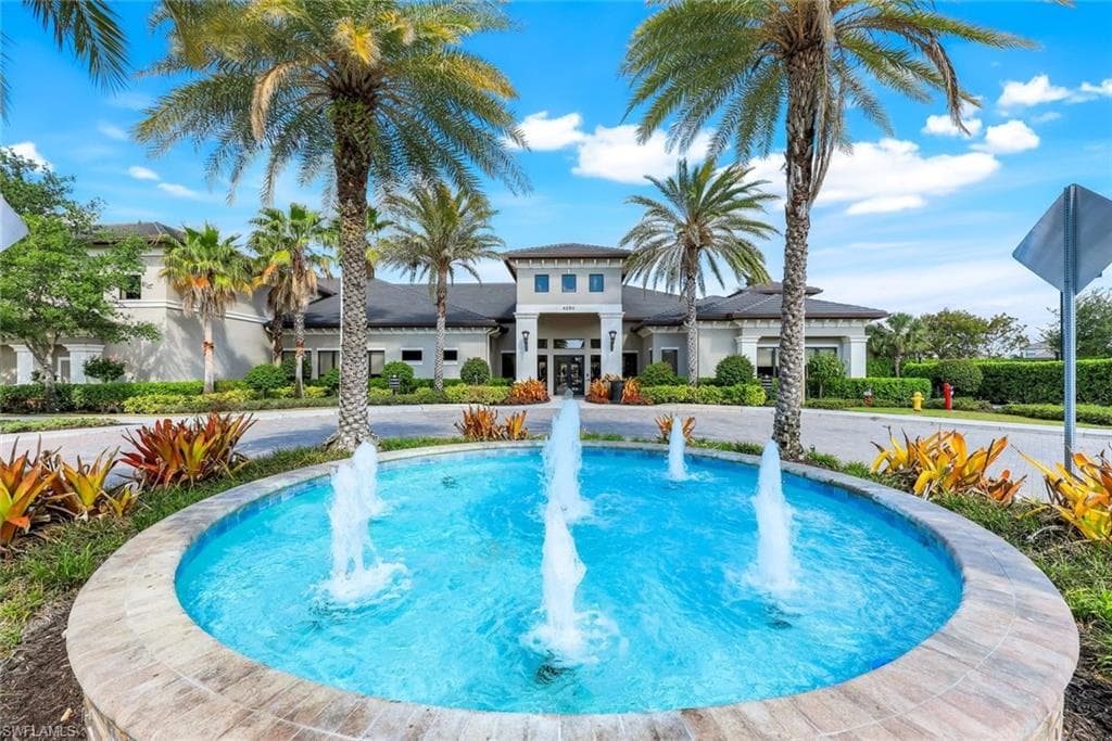 4318 Aurora St, Naples, FL 34119-31