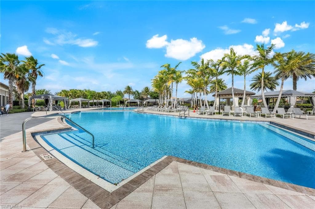 4318 Aurora St, Naples, FL 34119-37
