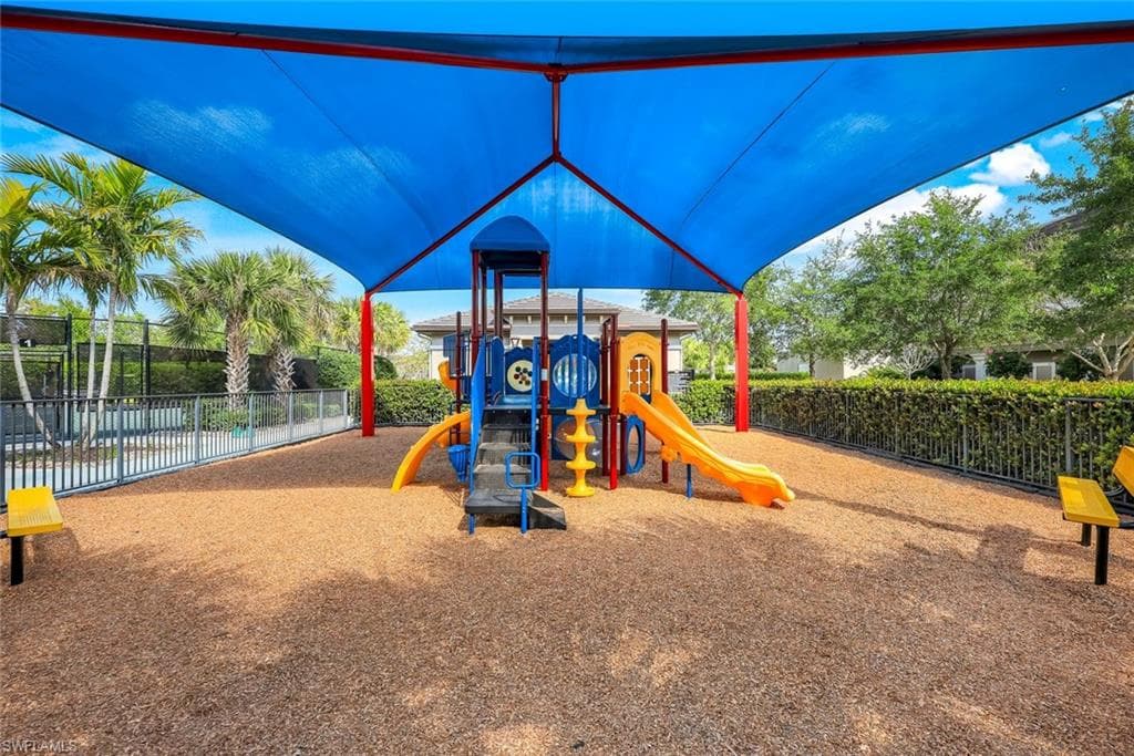 4318 Aurora St, Naples, FL 34119-40