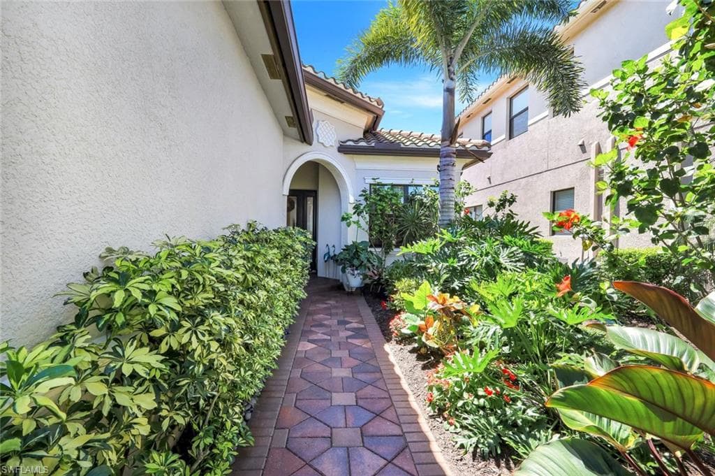 4318 Aurora St, Naples, FL 34119-4