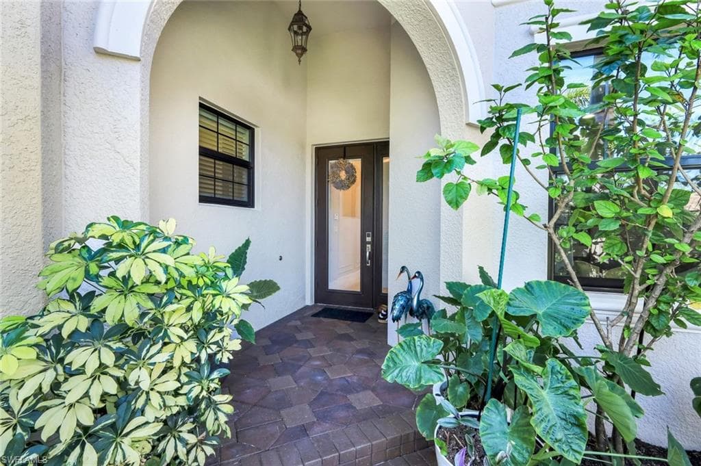 4318 Aurora St, Naples, FL 34119-5