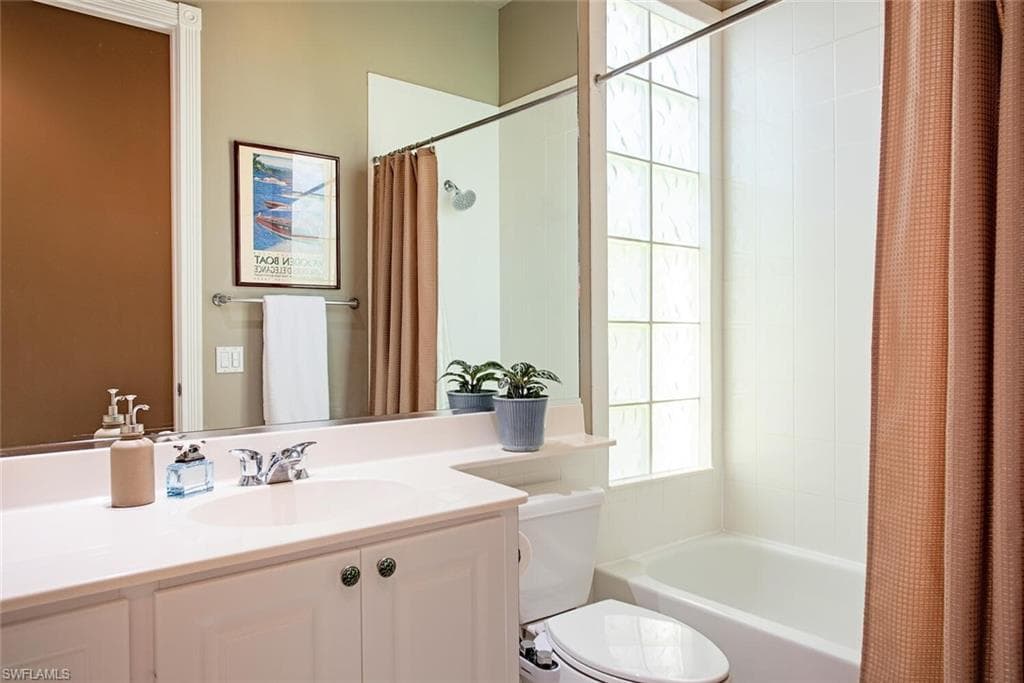2904 Hatteras Way, Naples, FL 34119-23