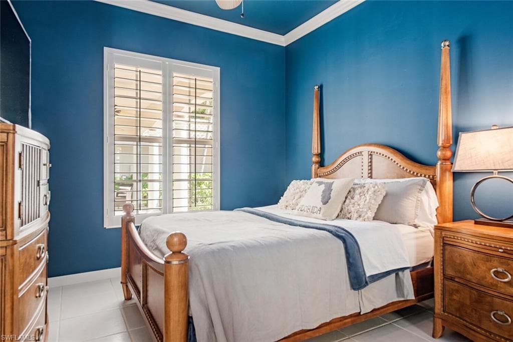 2904 Hatteras Way, Naples, FL 34119-24
