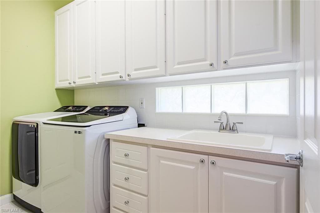 2904 Hatteras Way, Naples, FL 34119-29