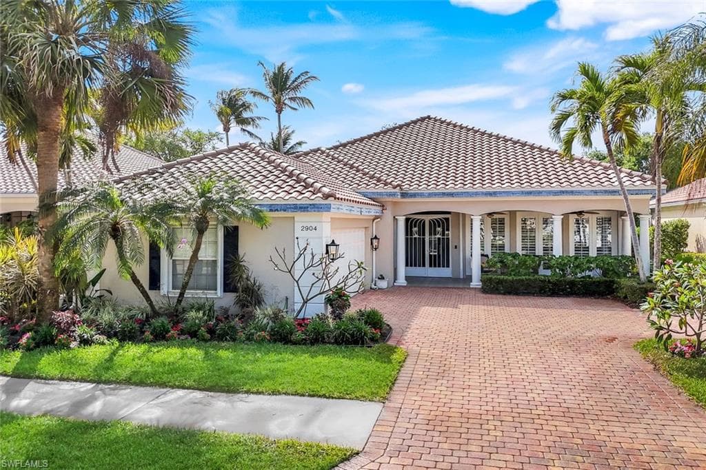 2904 Hatteras Way, Naples, FL 34119-31