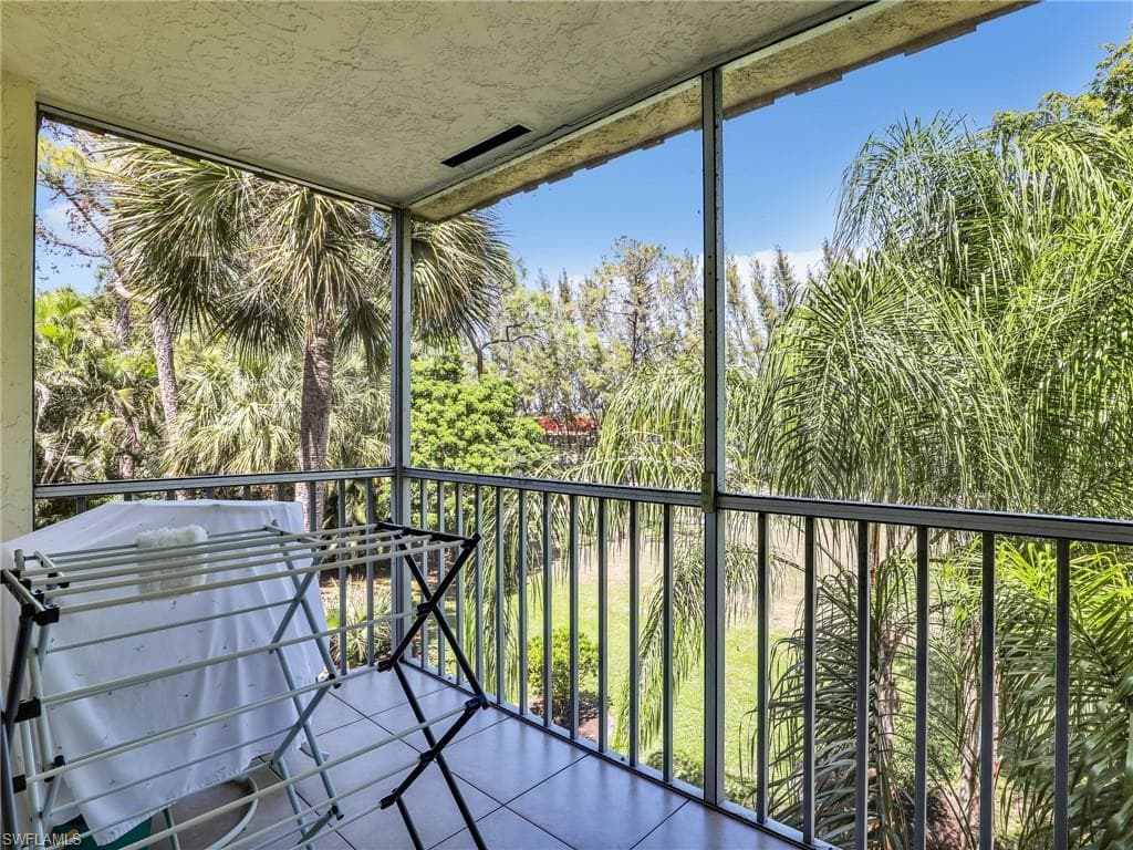 499 Forest Lakes Blvd 308, Naples, FL 34105-20