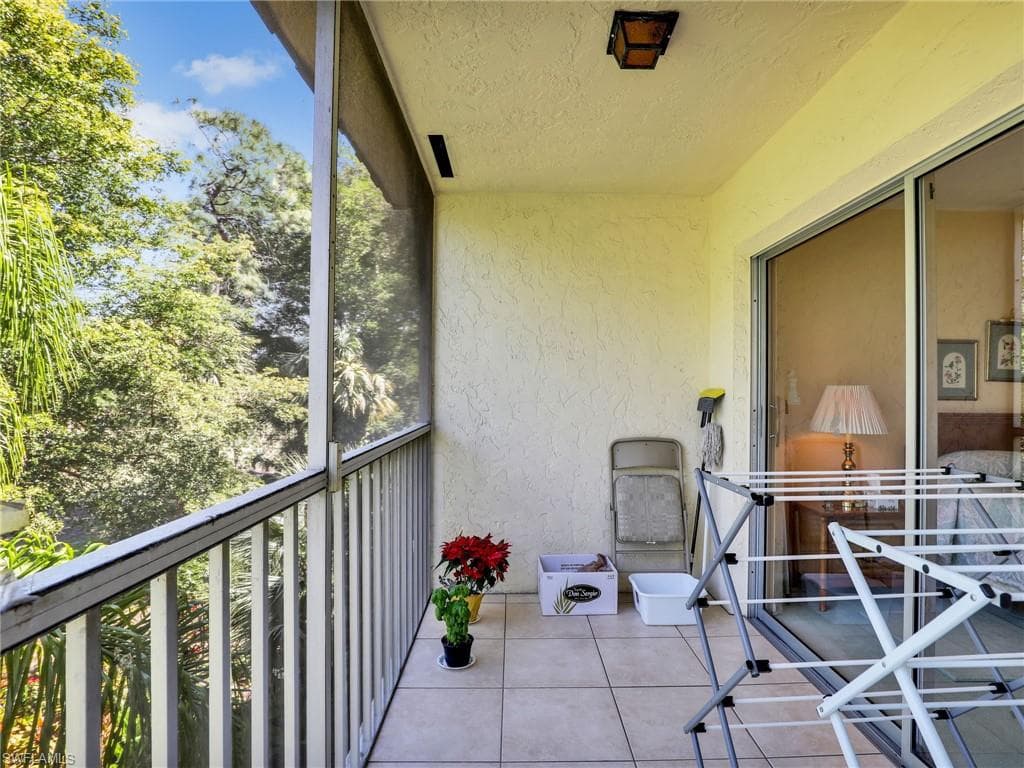 499 Forest Lakes Blvd 308, Naples, FL 34105-21