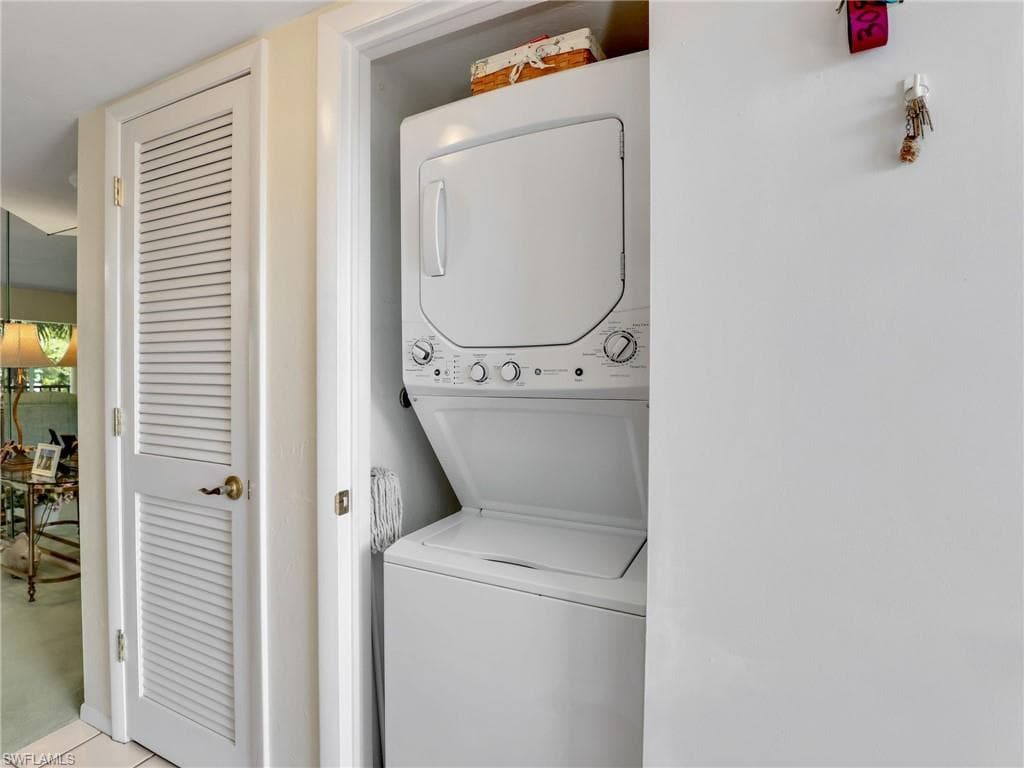 499 Forest Lakes Blvd 308, Naples, FL 34105-24