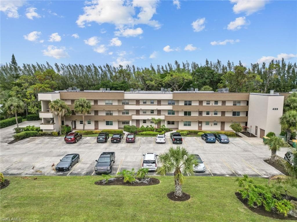 499 Forest Lakes Blvd 308, Naples, FL 34105-25