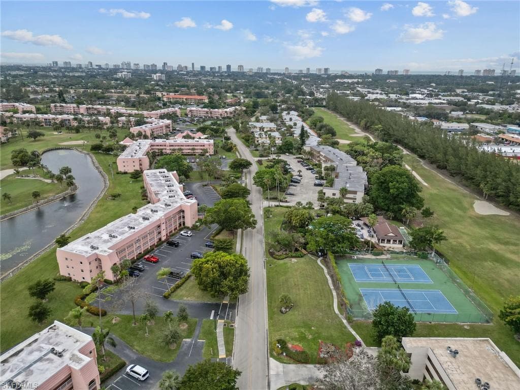 499 Forest Lakes Blvd 308, Naples, FL 34105-29