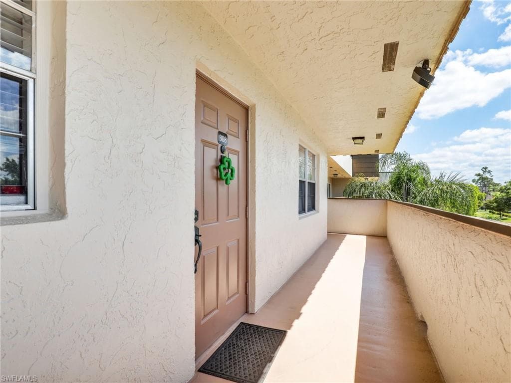 499 Forest Lakes Blvd 308, Naples, FL 34105-2