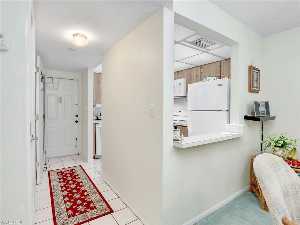 499 Forest Lakes Blvd 308, Naples, FL 34105-4