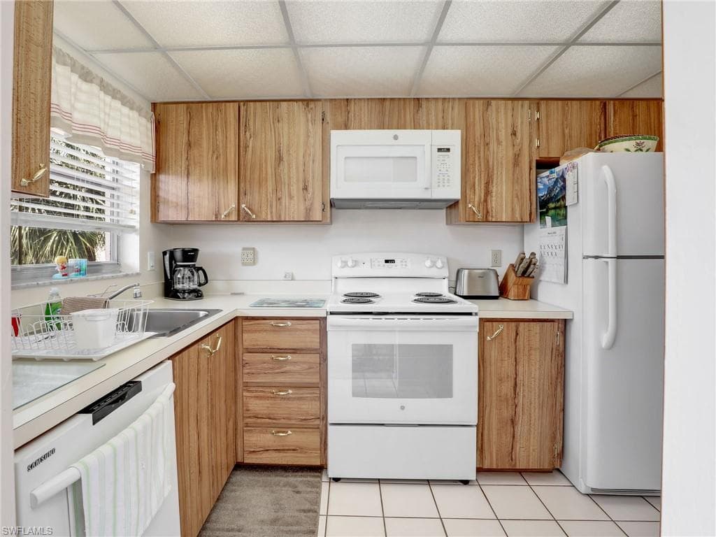 499 Forest Lakes Blvd 308, Naples, FL 34105-6