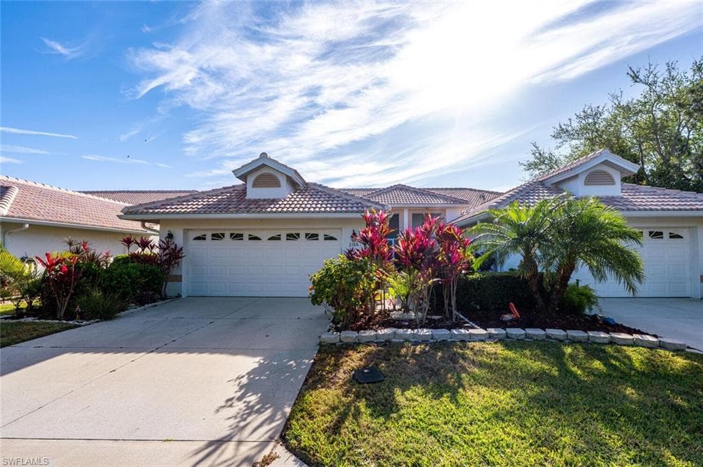 2166 Stacil Cir 17, Naples, FL 34109-1