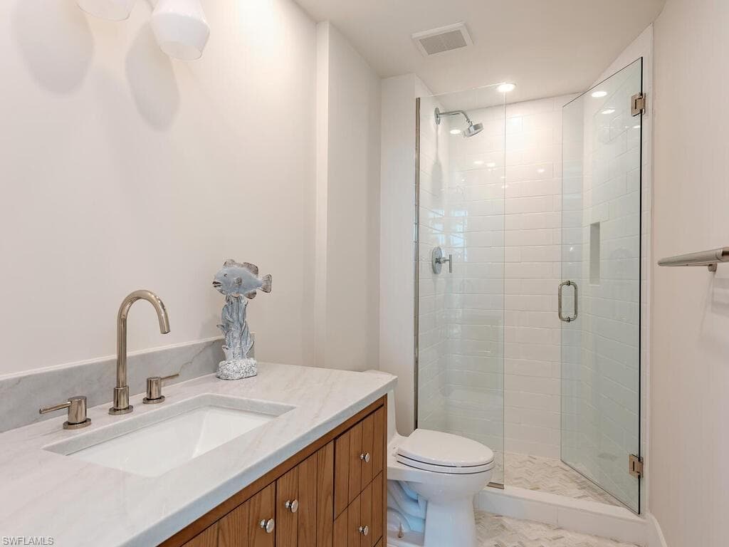 400 Park Shore Dr 304, Naples, FL 34103-13