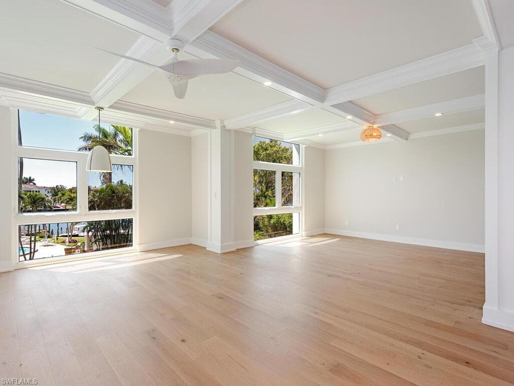 400 Park Shore Dr 304, Naples, FL 34103-3