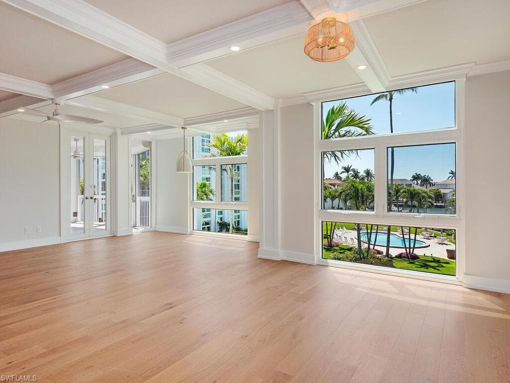 400 Park Shore Dr 304, Naples, FL 34103-4