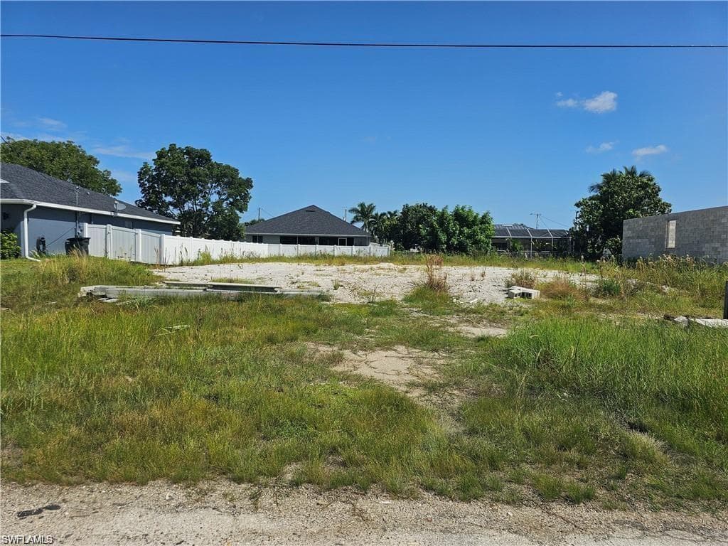 2713 5th Ter, Cape Coral, FL 33993-1