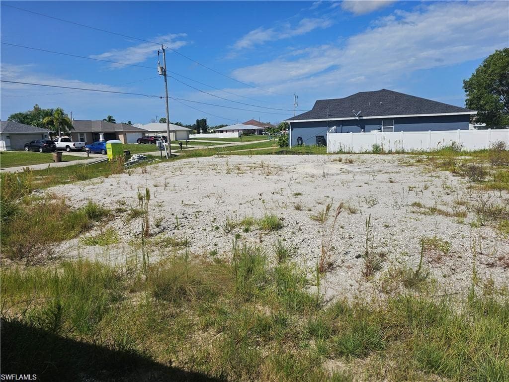 2713 5th Ter, Cape Coral, FL 33993-3
