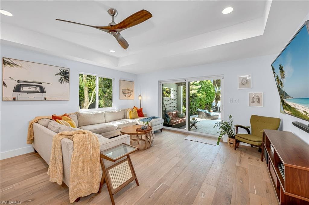 1155 12th St N, Naples, FL 34102-12