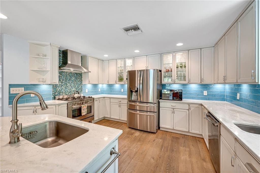 1155 12th St N, Naples, FL 34102-14