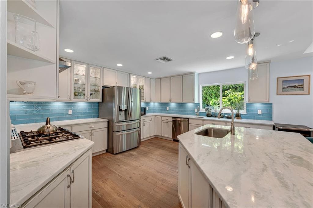 1155 12th St N, Naples, FL 34102-15