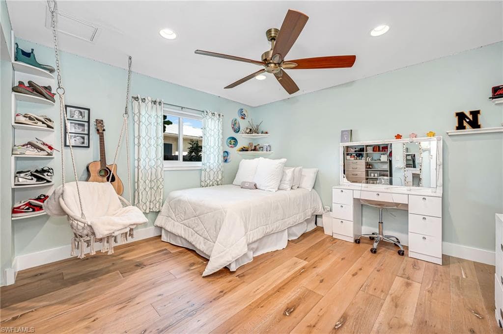 1155 12th St N, Naples, FL 34102-21