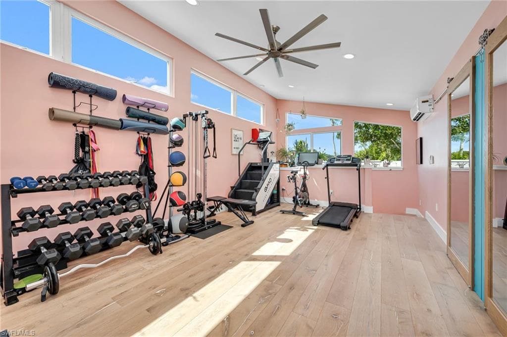 1155 12th St N, Naples, FL 34102-24