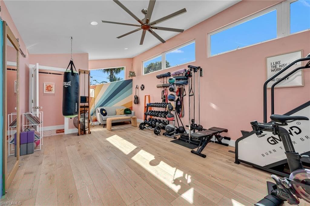 1155 12th St N, Naples, FL 34102-25