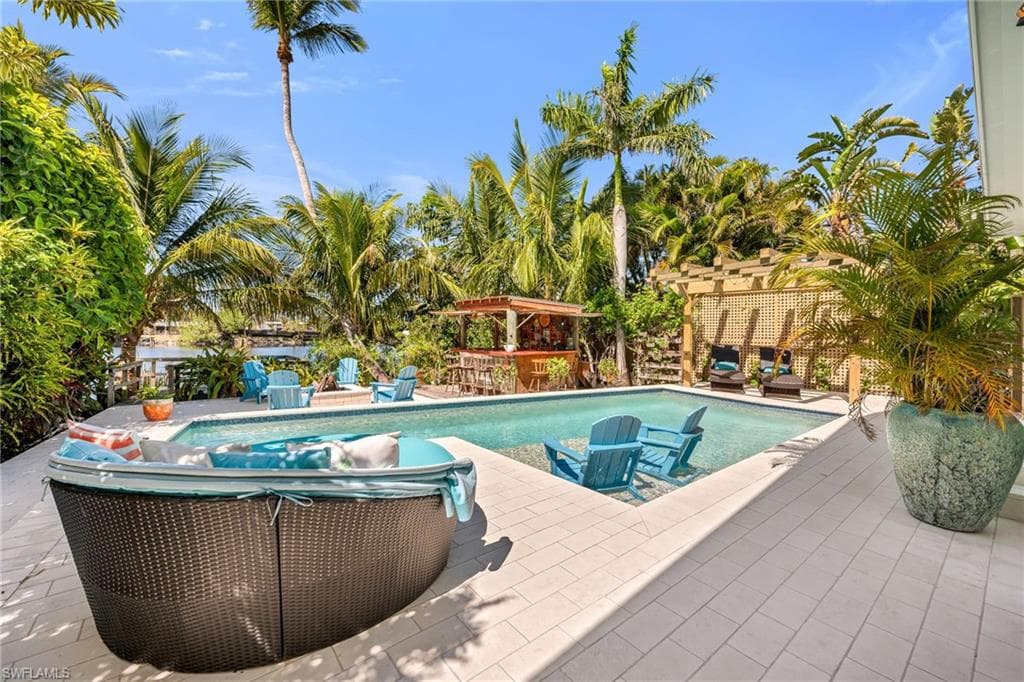 1155 12th St N, Naples, FL 34102-26
