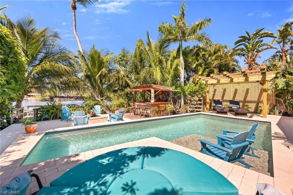 1155 12th St N, Naples, FL 34102-27
