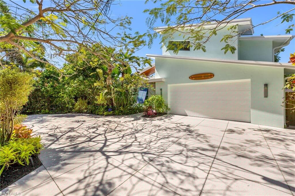 1155 12th St N, Naples, FL 34102-29