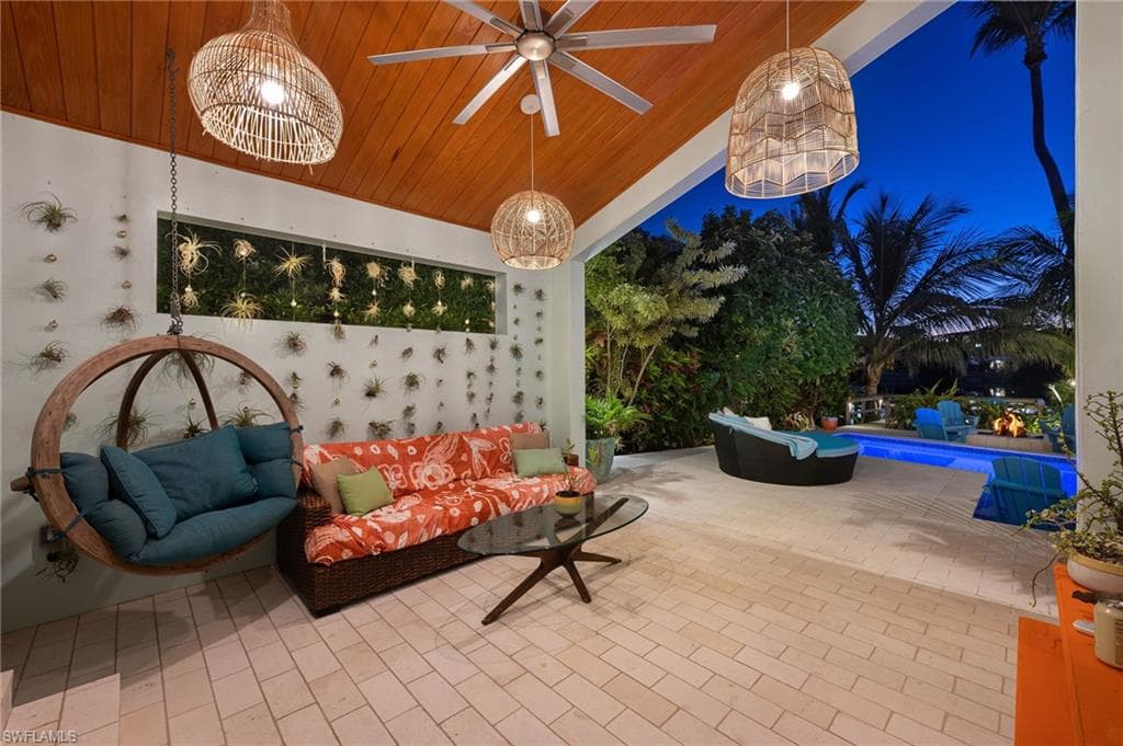 1155 12th St N, Naples, FL 34102-30