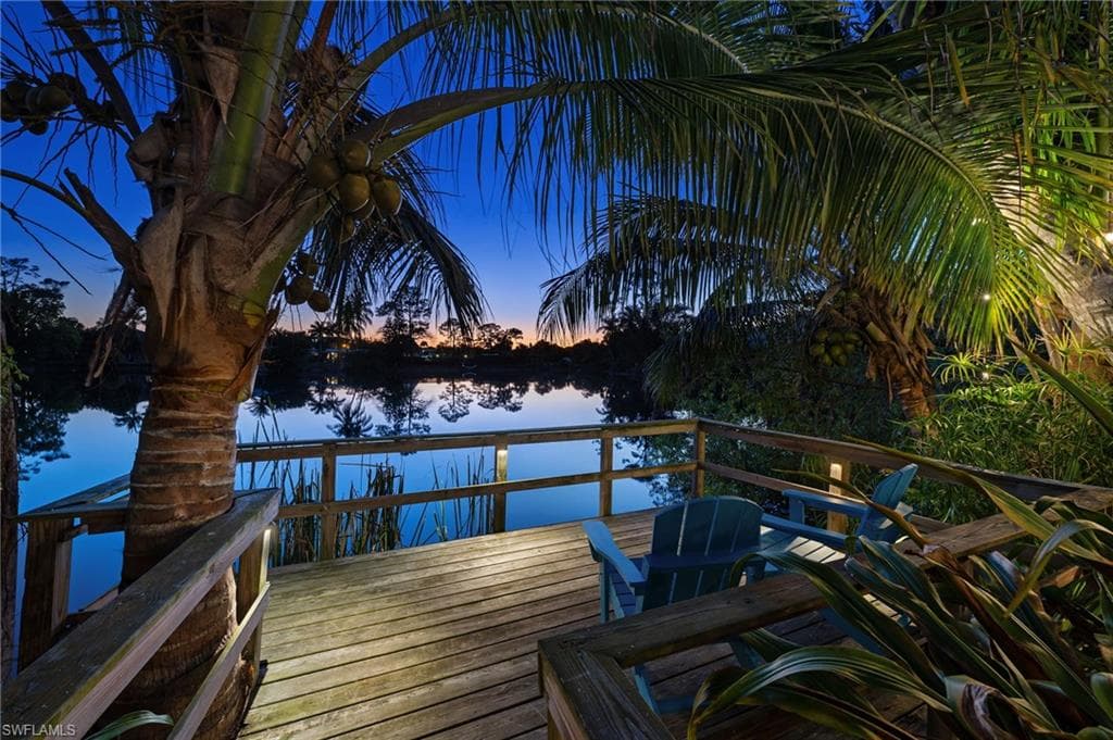 1155 12th St N, Naples, FL 34102-32