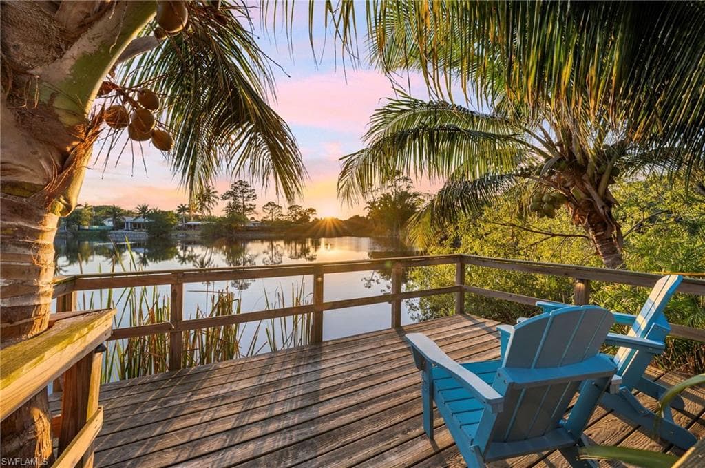1155 12th St N, Naples, FL 34102-4