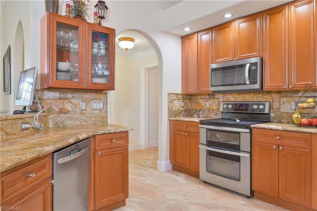2210 10th Ter, Cape Coral, FL 33993-10