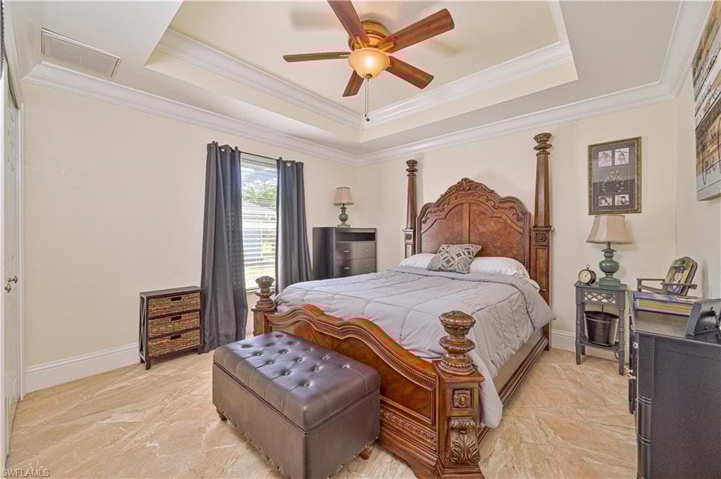2210 10th Ter, Cape Coral, FL 33993-25