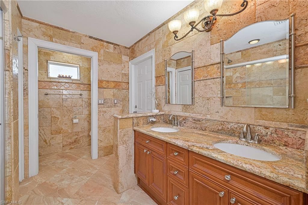 2210 10th Ter, Cape Coral, FL 33993-27
