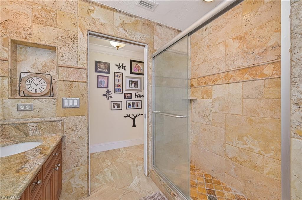 2210 10th Ter, Cape Coral, FL 33993-28