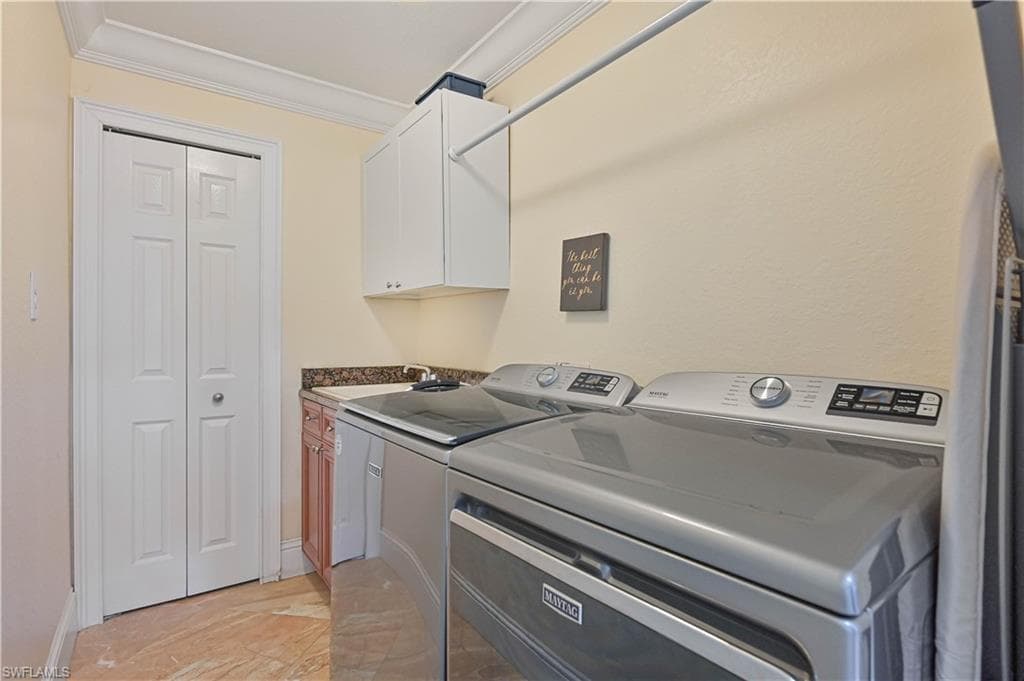 2210 10th Ter, Cape Coral, FL 33993-30