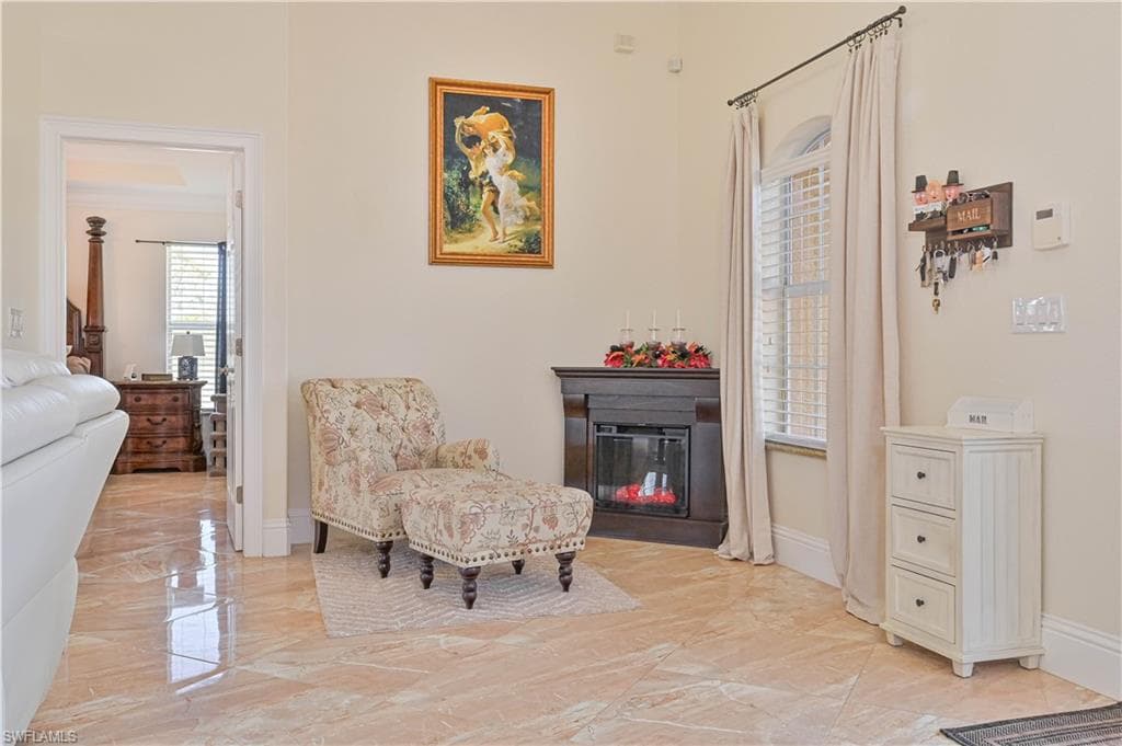 2210 10th Ter, Cape Coral, FL 33993-4