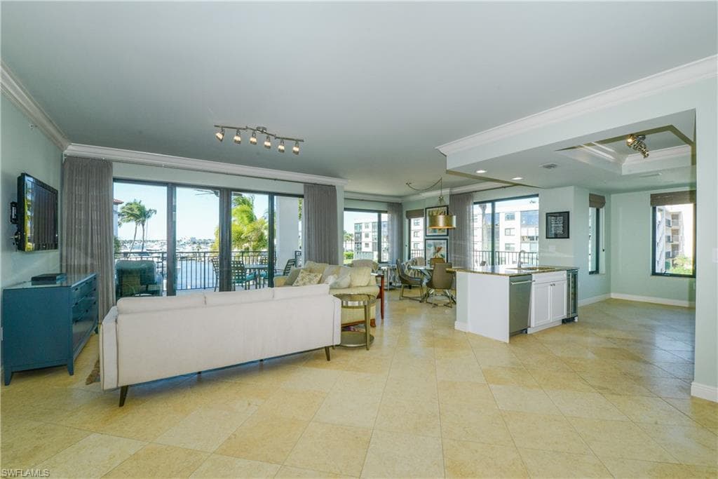 1490 5th Ave S 200b, Naples, FL 34102-16