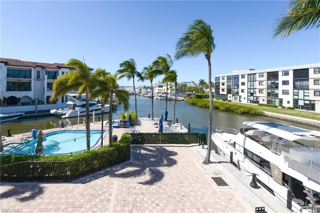 1490 5th Ave S 200b, Naples, FL 34102-2