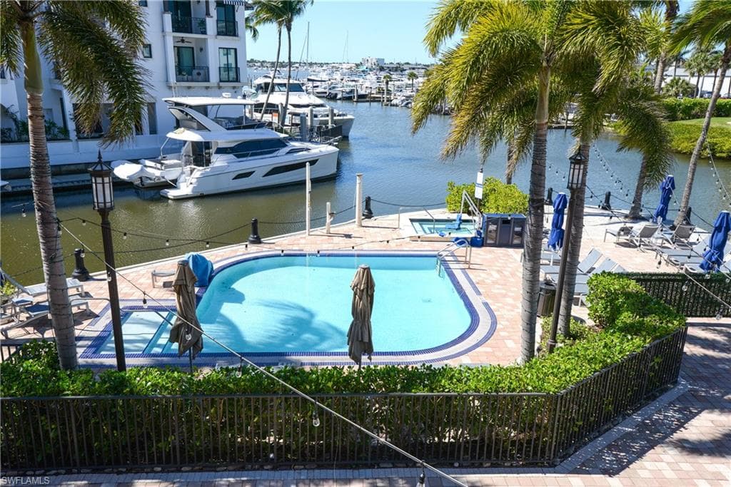1490 5th Ave S 200b, Naples, FL 34102-3