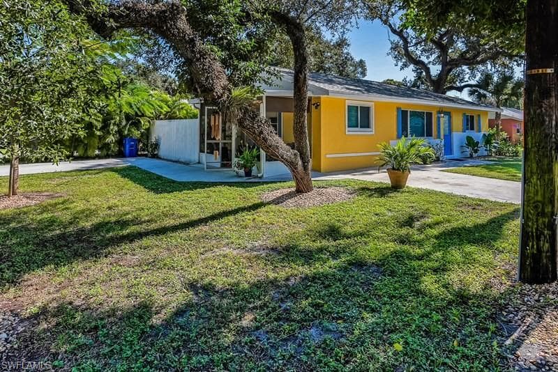 27777 Quinn St W, Bonita Springs, FL 34135-1