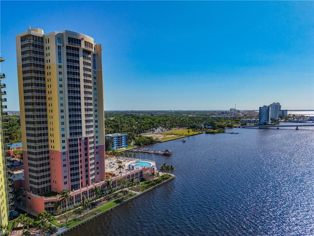 2745 1st St 1106, Fort Myers, FL 33916-3
