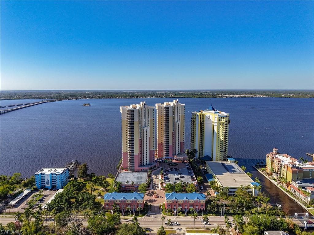 2745 1st St 1106, Fort Myers, FL 33916-5