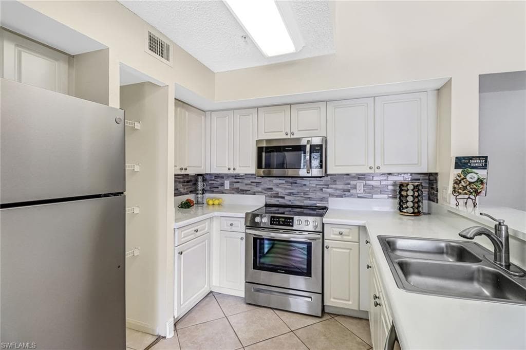 1270 Wildwood Lakes Blvd 306, Naples, FL 34104-15