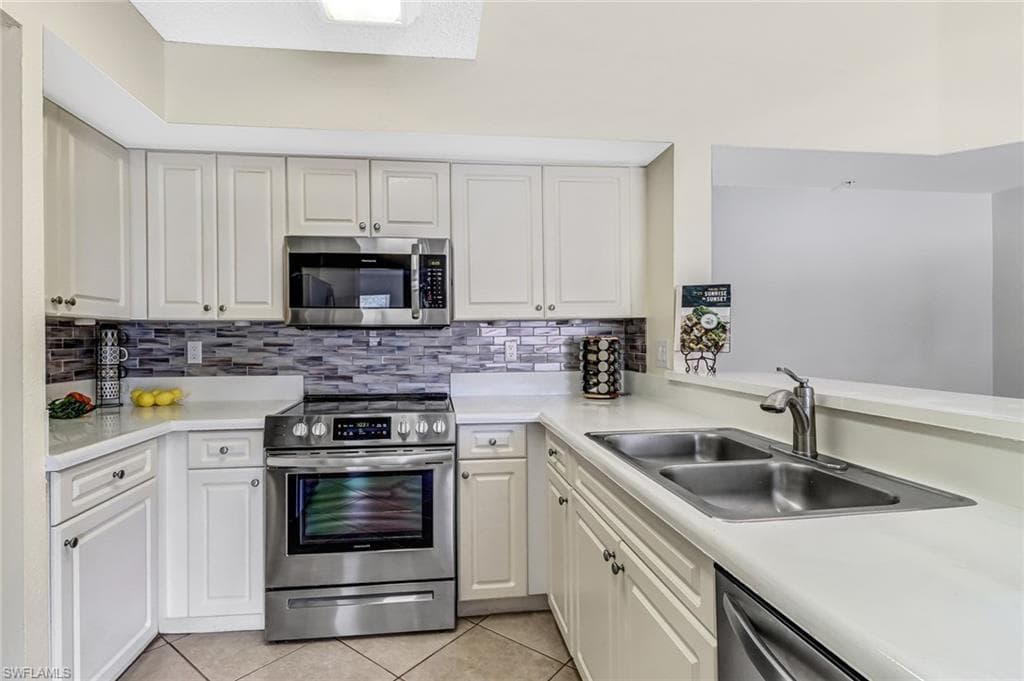 1270 Wildwood Lakes Blvd 306, Naples, FL 34104-18