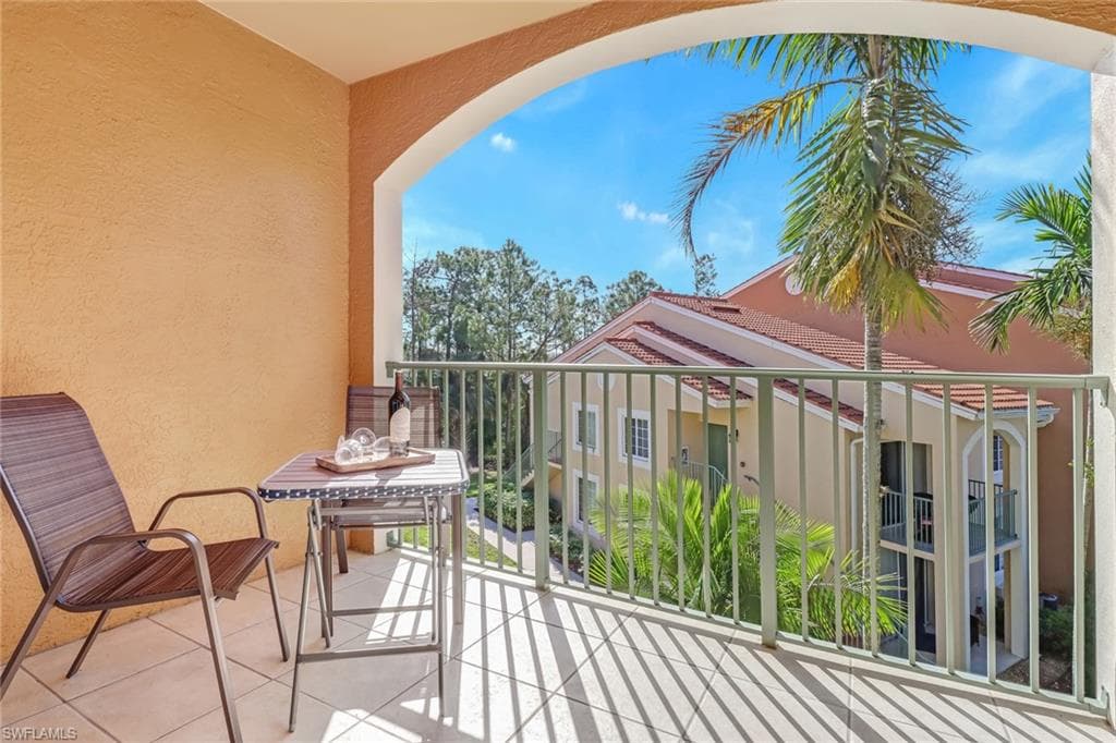 1270 Wildwood Lakes Blvd 306, Naples, FL 34104-31